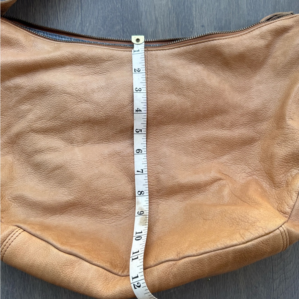 Vilenca Holland Hobo Bag with Slouchy Design and Adjustable Strap - Picture 3 of 8